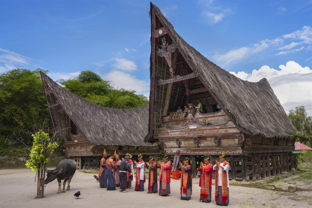 Rumah_Bolon,_Rumah_Adat_Suku_Batak_di_Sumatera_Utara